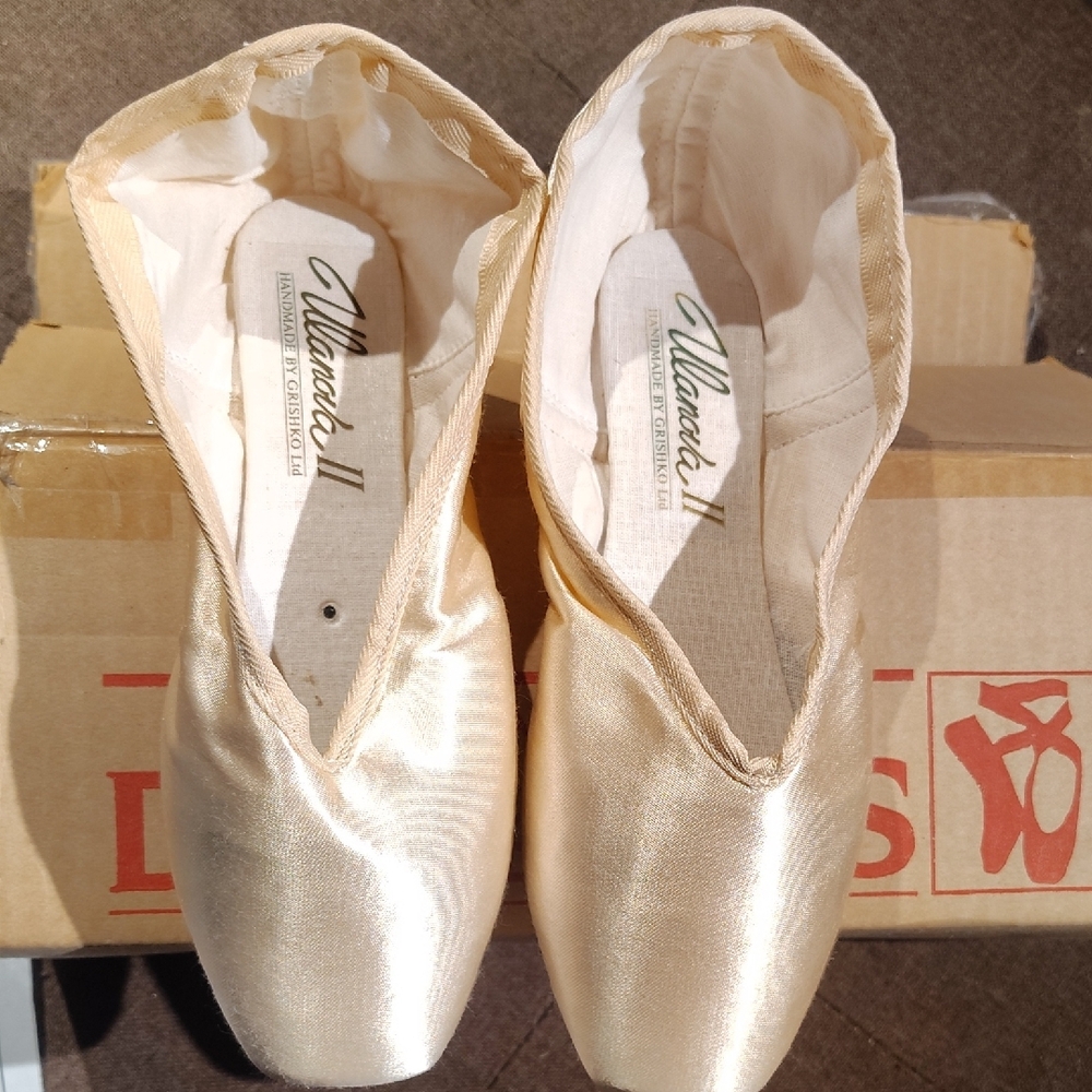 New Ulanova ll By Grishko Pink Satin Ballet Shoes Never Worn
